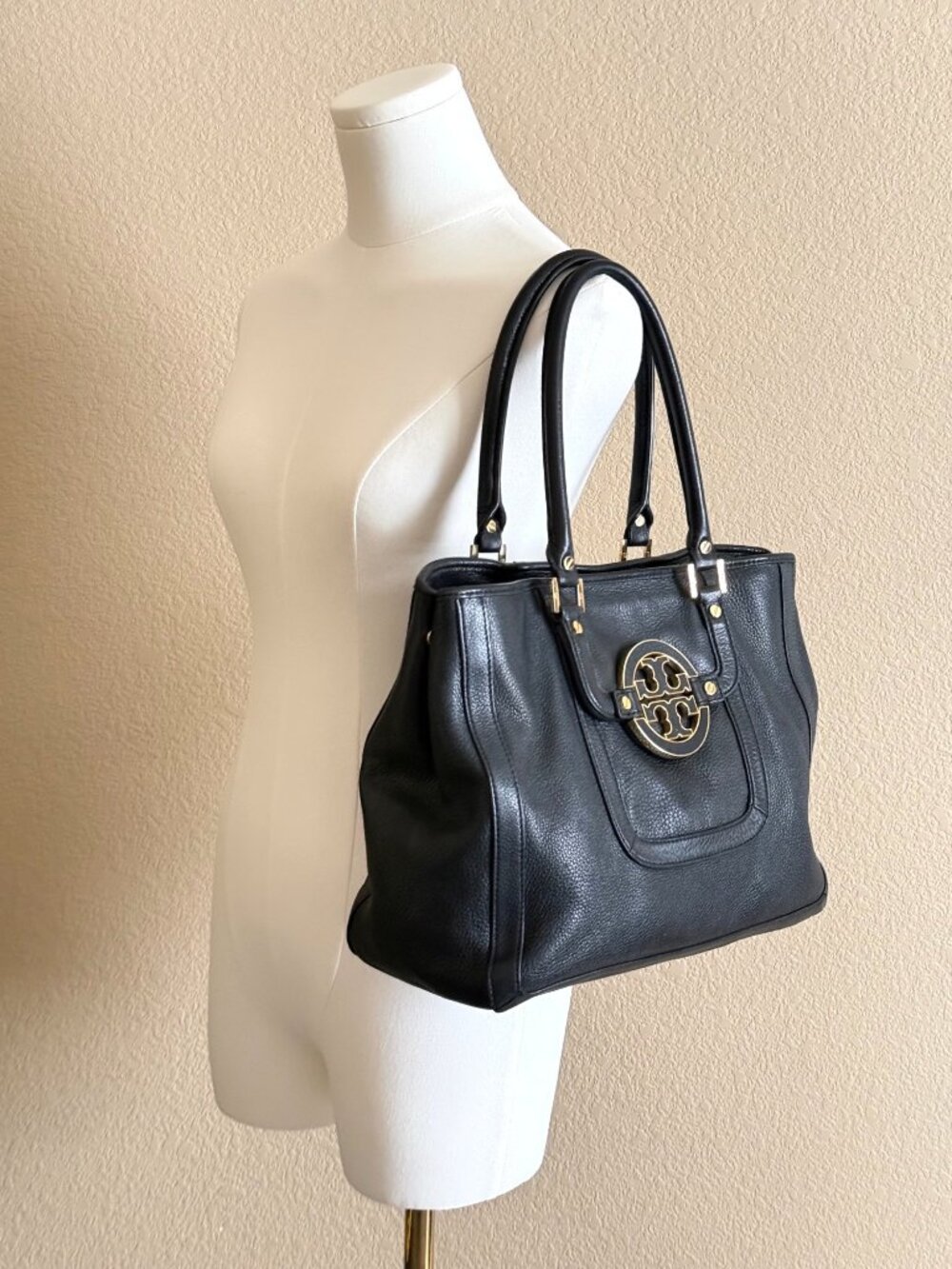 TORY BURCH Amanda Tote Bag Black Pebble Leather